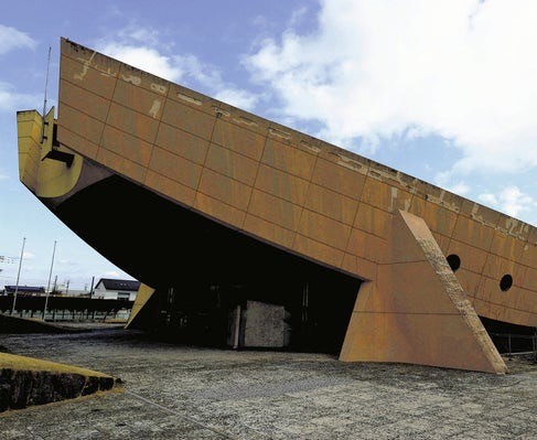  Apple Campus 2 ドローンビデオは、宇宙船の形をした建物の最近の進歩を示しています